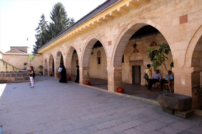 Hoşgörünün merkezi Hacı Bektaşi Veli Külliyesi'ne yoğun ilgi